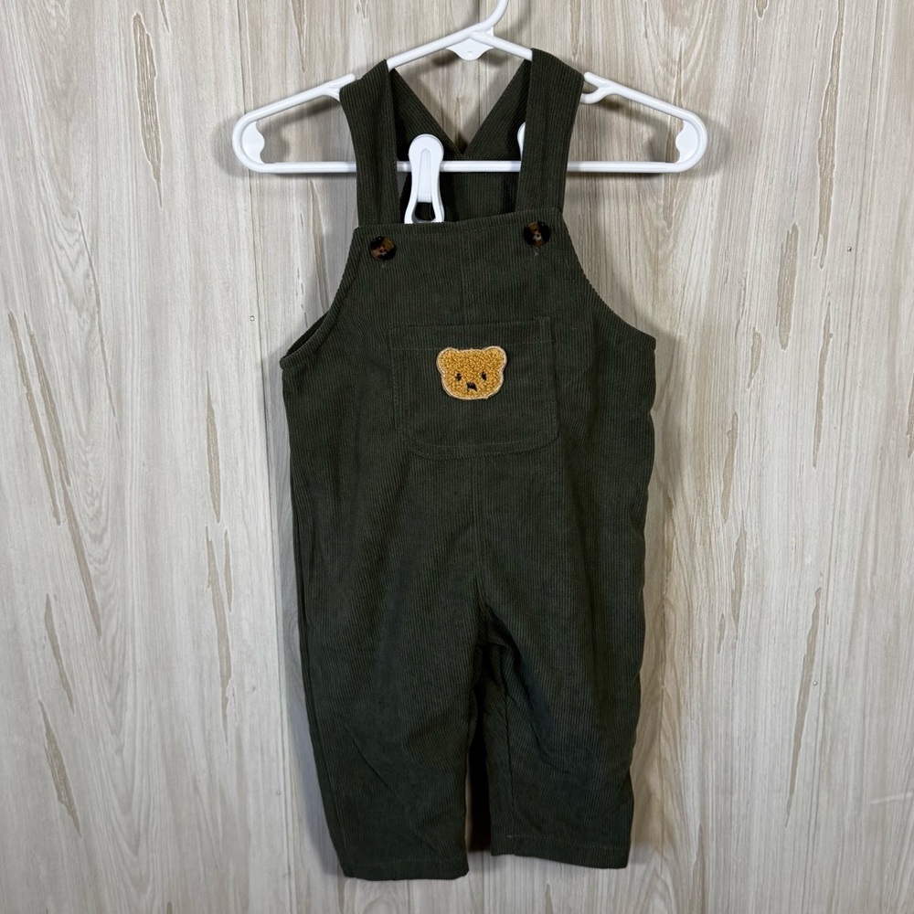 Green overalls with bear 6-9M